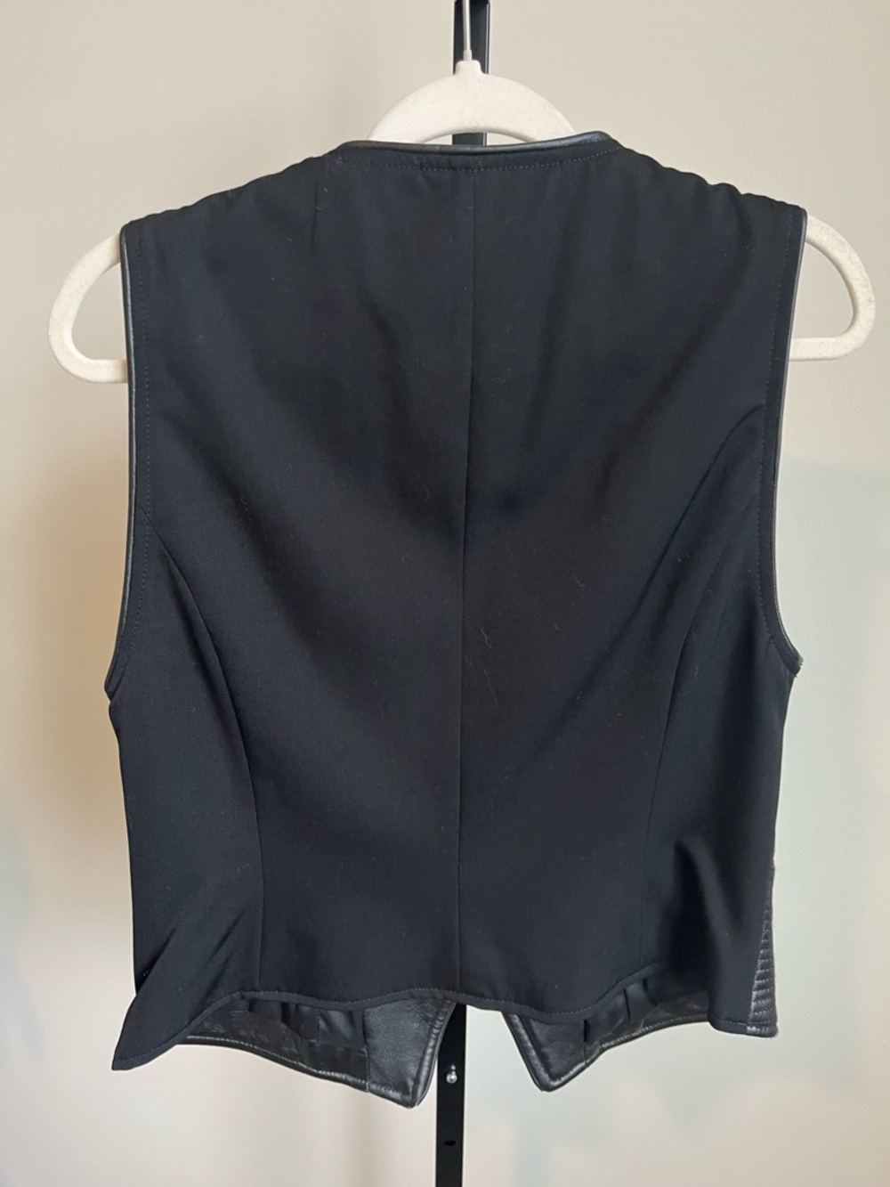 Ellen Tracy Black Quilted Genuine Leather Vest Zip Front Size 10 Made USA - Picture 8 of 10